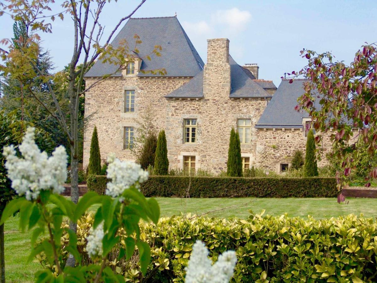 Gite Le Logis - Manoir Le Plessix Madeuc Corseul Eksteriør billede